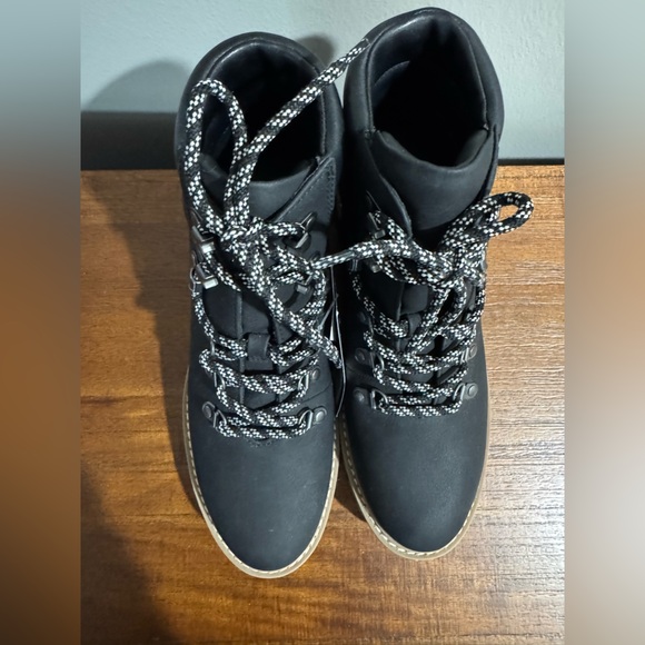 Universal Threads Boots - Picture 4 of 9